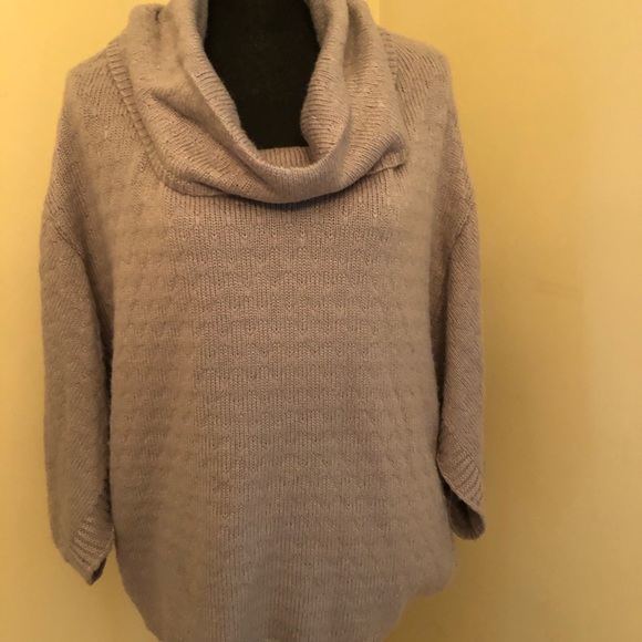 The Limited Armed Poncho Size Large - Picture 3 of 8